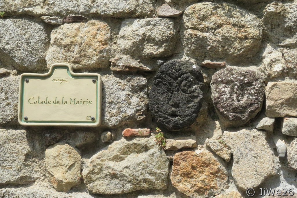 Il y en a 100 dans le village