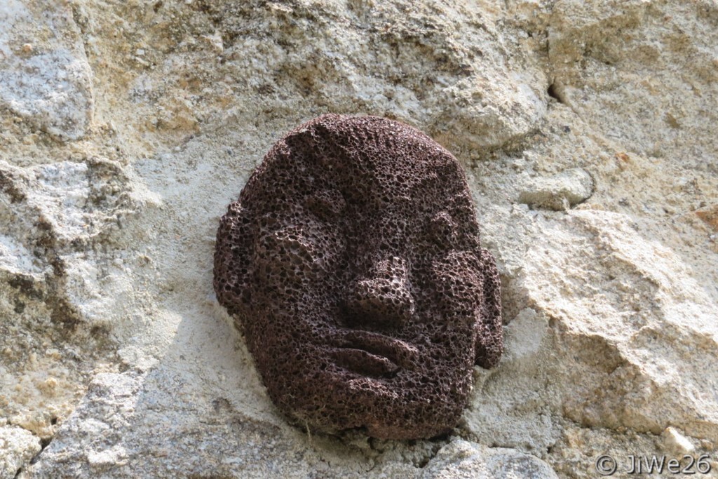 Ce sont des têtes humaines ou animales