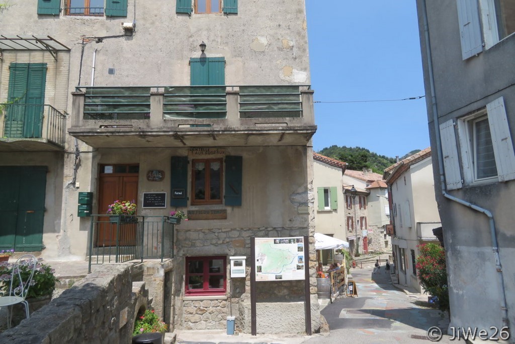 Jolie rue commerçante