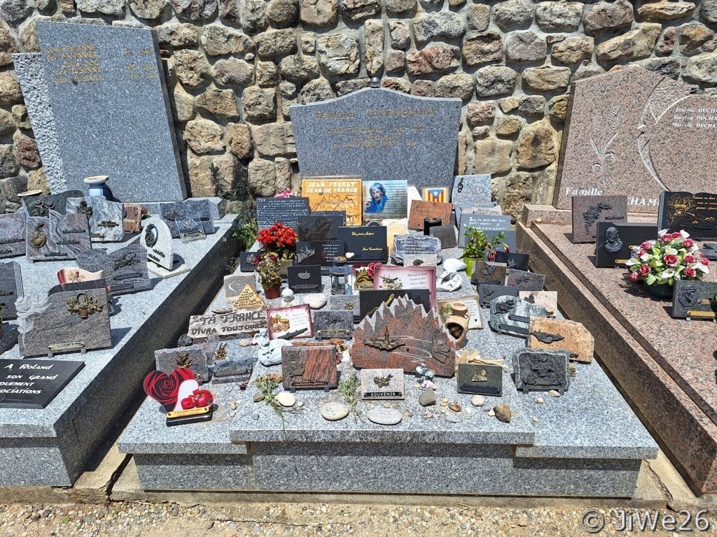 Sépulture de Jean Ferrat