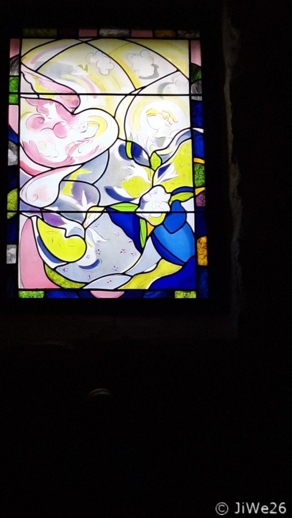 Vitrail de l'annonciation côté Sud
