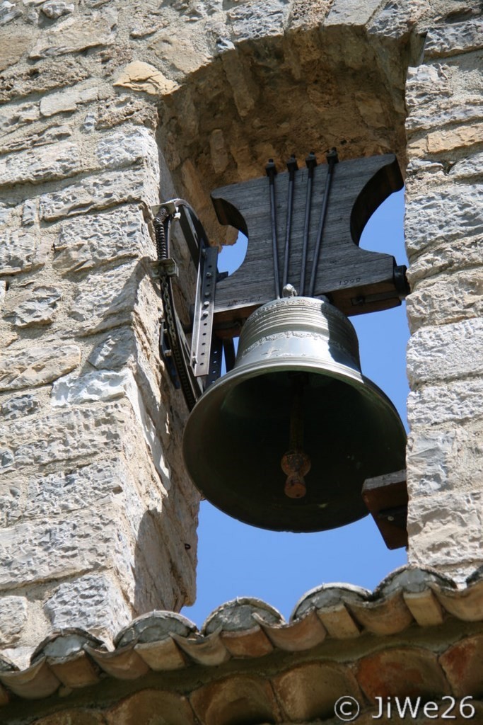 Détail de la cloche de droite