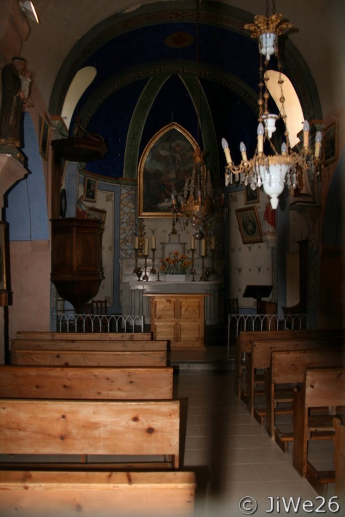 Tant pis, nous prendrons tout de même quelques photos à travers la grille