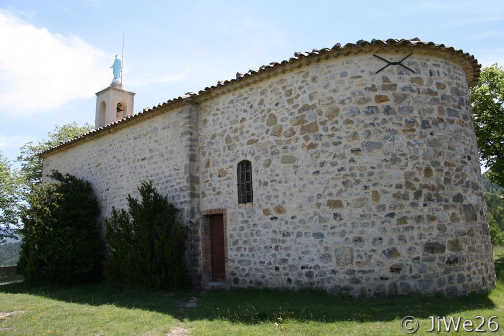 Détruite durant les guerres de religion. Relevée en 1637, elle a été rebaptisée en 1720. Elle a été restaurée deux fois au cours du XIXe s.