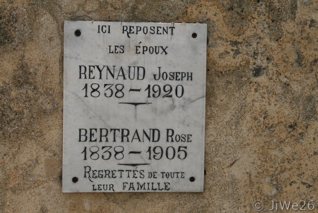 Au cimetière, parmi les plus anciens