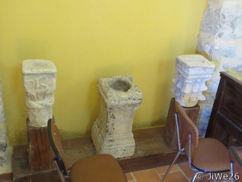 Vestiges dont les vieux fonds baptismaux