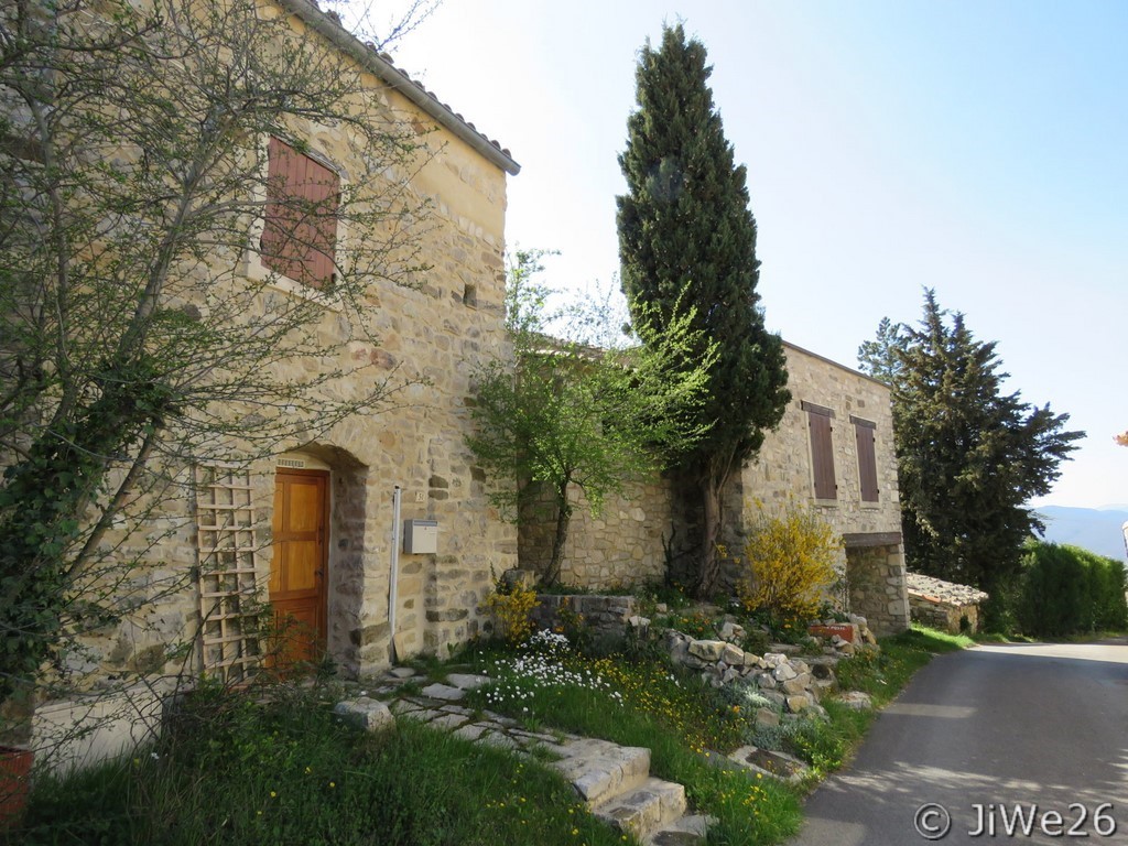 Magnifique bâtiment en pierres décoré avec goût