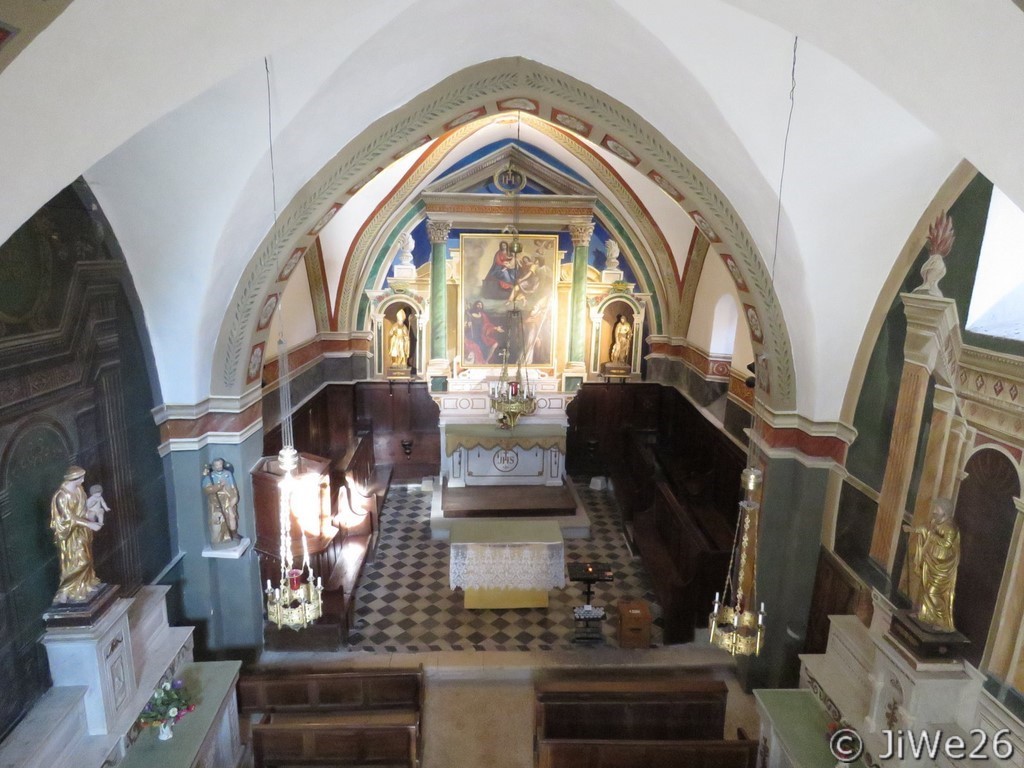 Depuis le jubé, j'ai pu admirer le décor mural en trompe-l'oeil, restauré en 1989 par Pierre Canavaggio, artiste-peintre de Carpentras