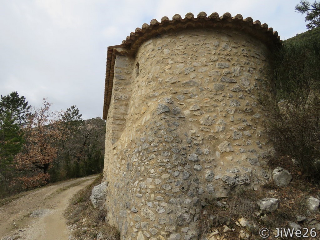 Arrière de la chapelle St-Roch, on voit bien ici l'abside en cul-de-four