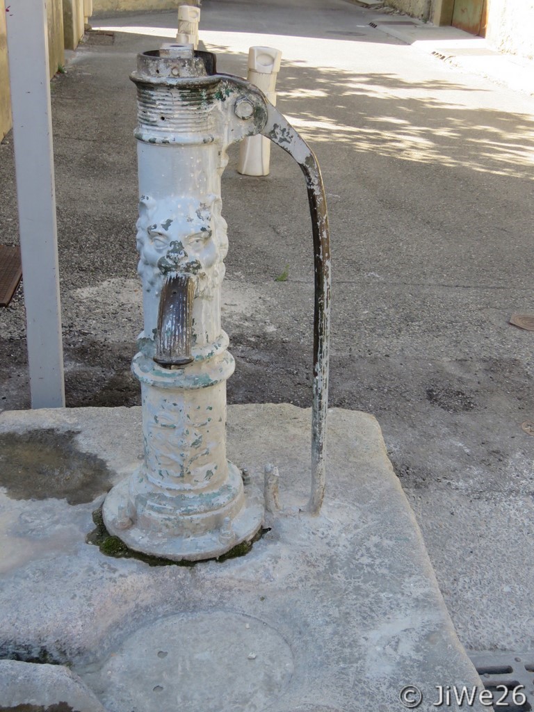 Ancienne pompe