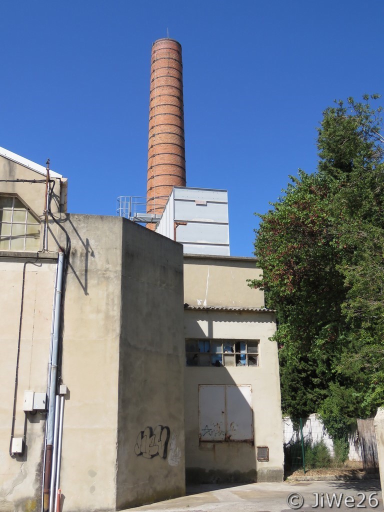 Vue arrière de l'usine de conserves "Le Cabanon"