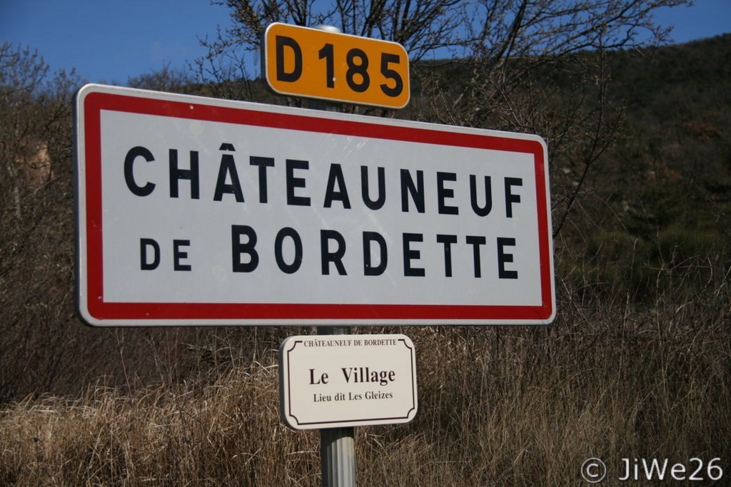 Bienvenue dans ce charmant petit village situé entre les villages de Mirabel-aux-Baronnies et de Les Pilles.