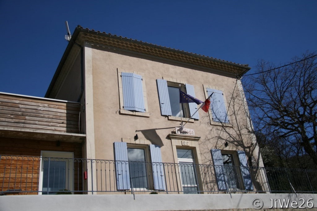 La Mairie vue d'en-bas