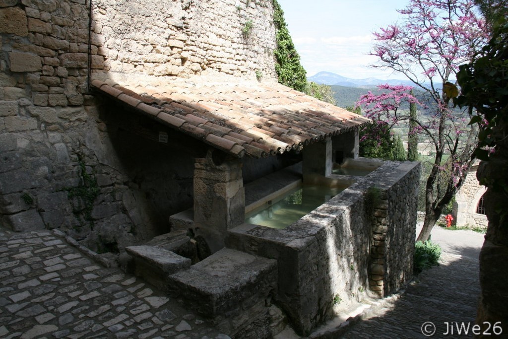 Le vieux lavoir communal