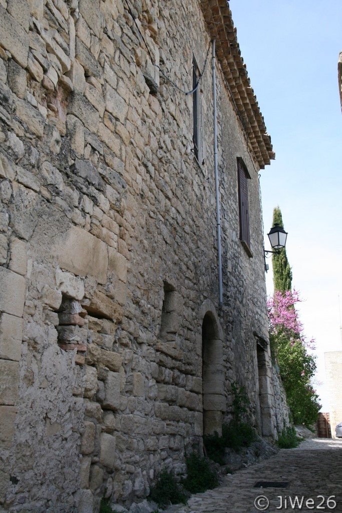 Crestet, village médiéval