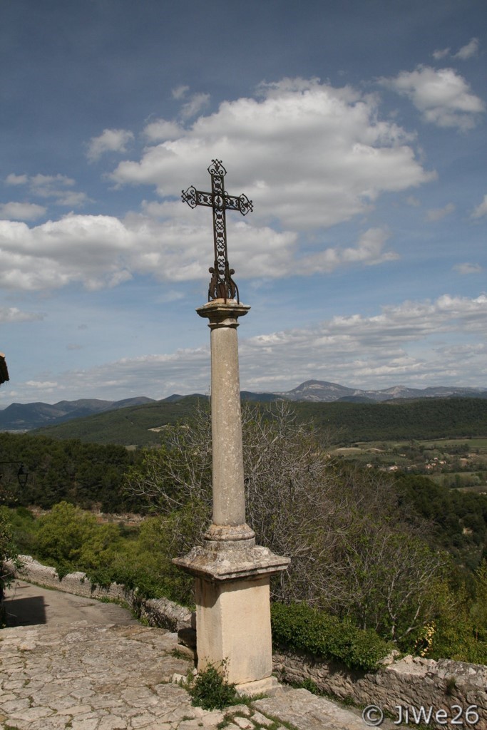 Crestet, le village où le temps semble s'être arrêté