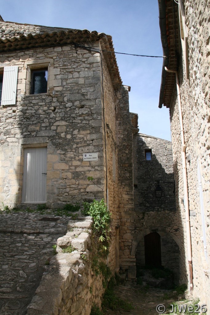 Crestet, village médiéval