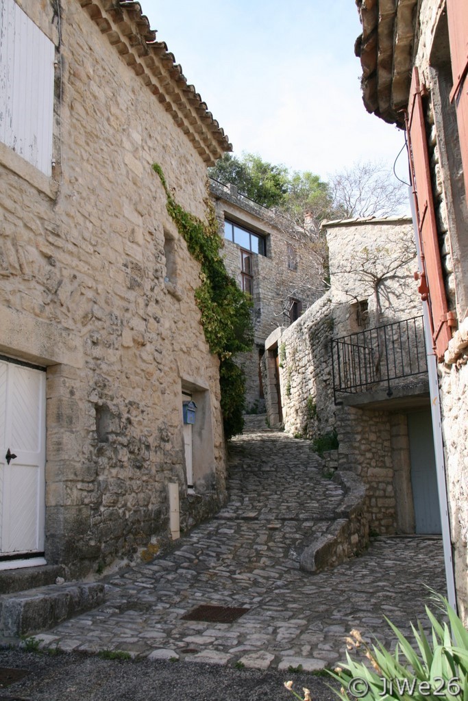 Crestet, village médiéval