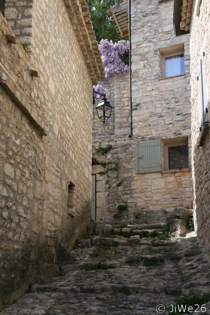 Crestet, village médiéval