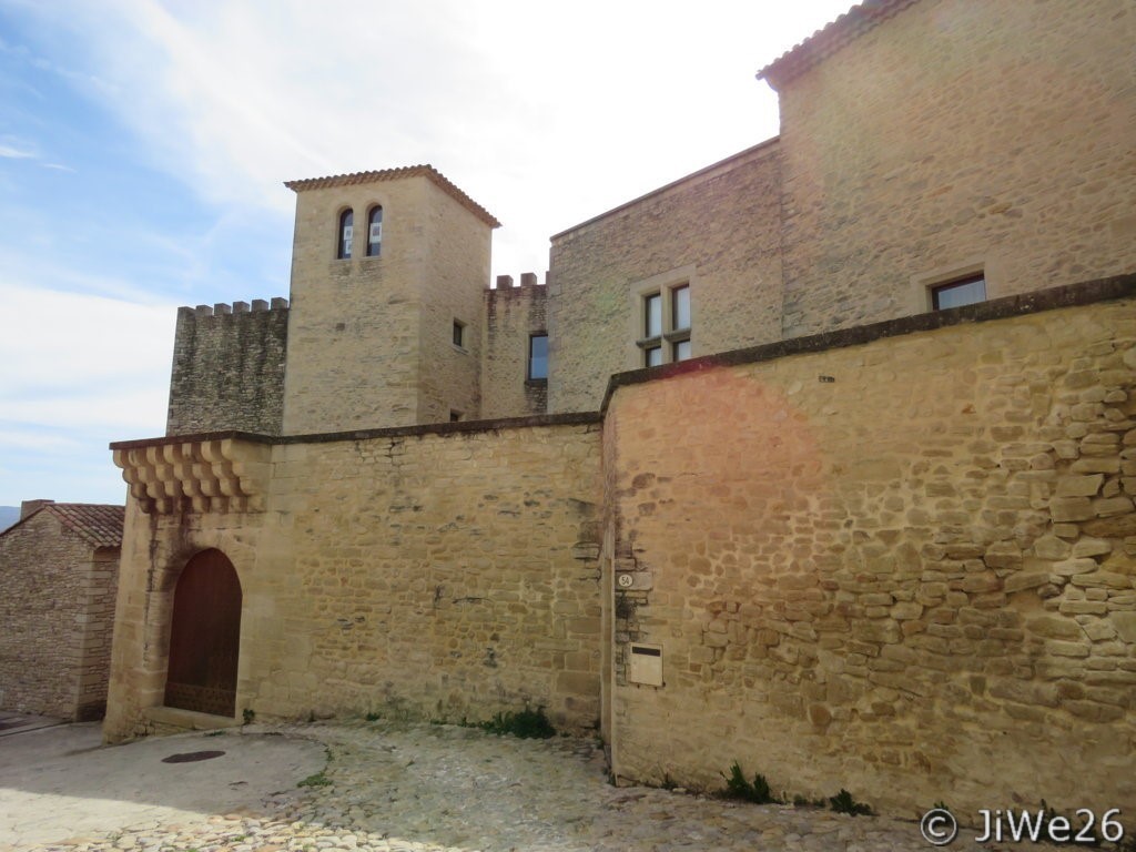 Ancienne chapelle du château transformée en mairie en 1821