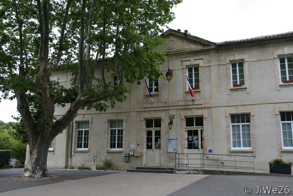 La Mairie située place Paul Guintrand
