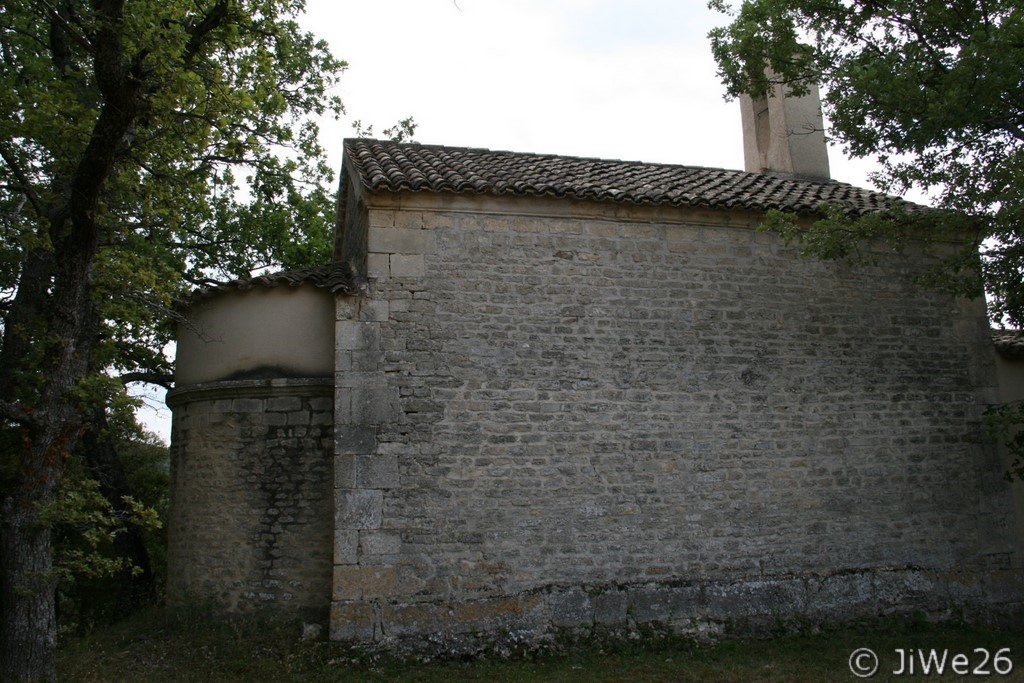 L'arrière de la chapelle construite avec les débris du temple dédié à Diane