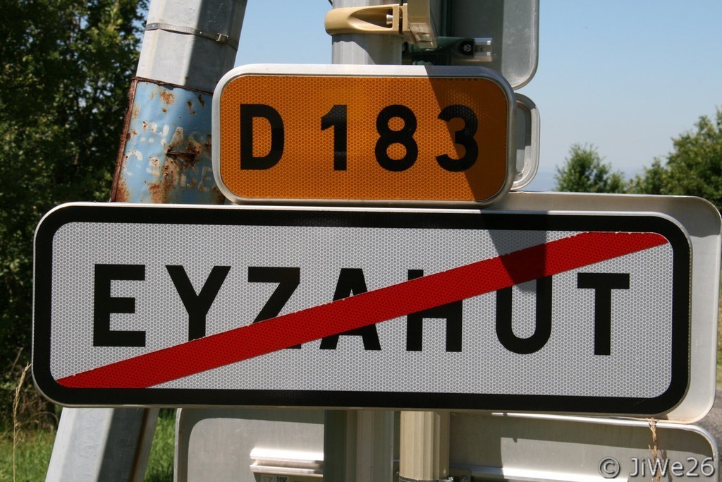 Ici s'achève notre visite de ce charmant village d’Eyzahut situé en pleine nature et dont nous avons apprécié la tranquillité