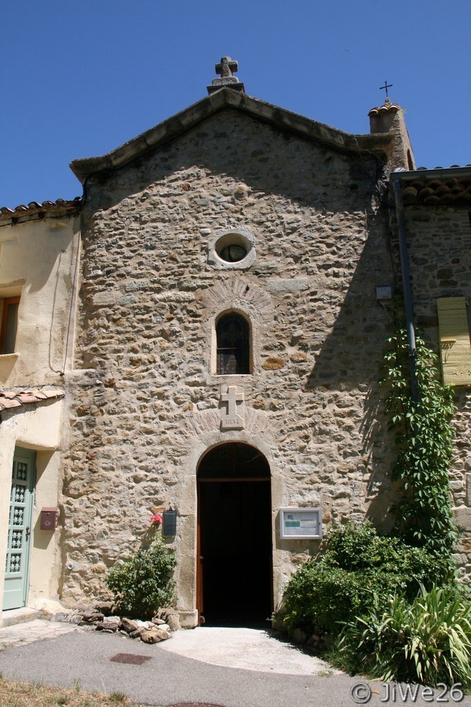 L'église de l'exaltation de la Sainte-Croix à Eyzahut