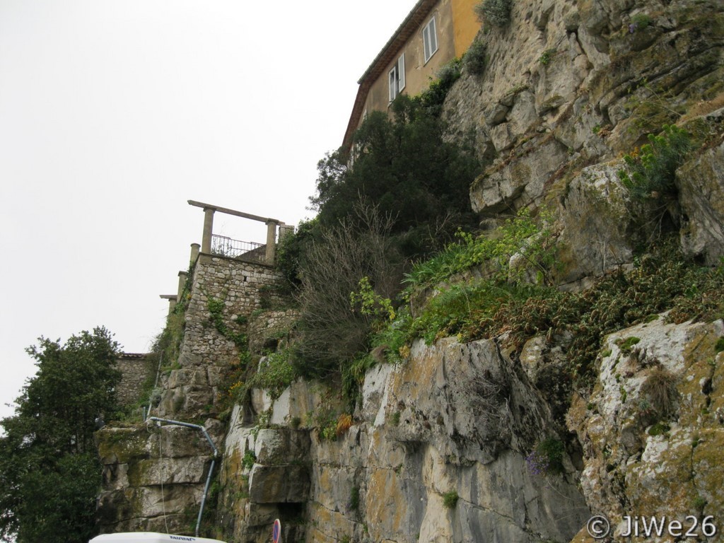Hé oui, c'est un village perché !!