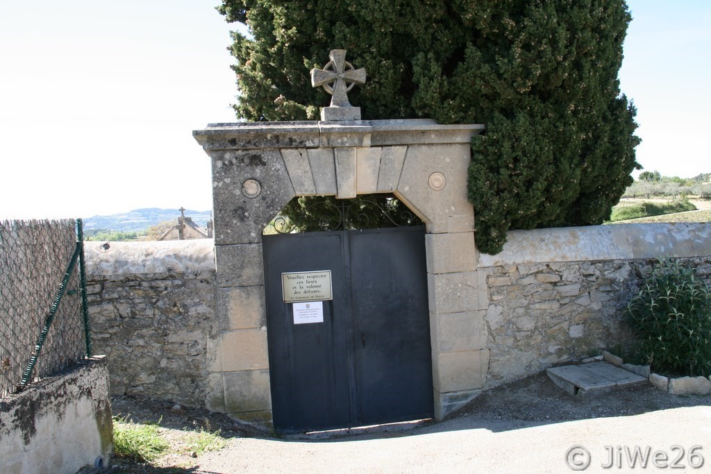 L'entrée du cimetière