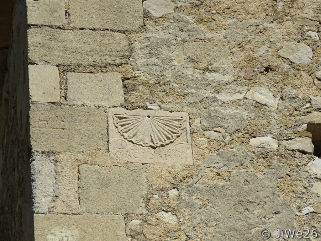 Coquillage sur la façade de la chapelle ??