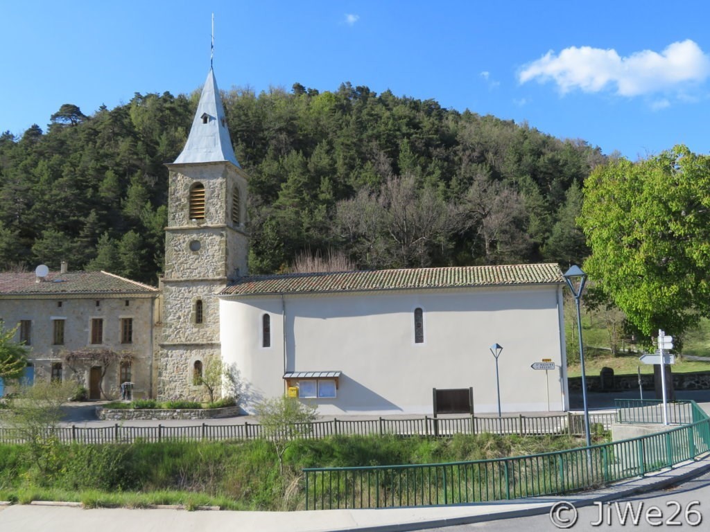 Dernier regard sur l'église