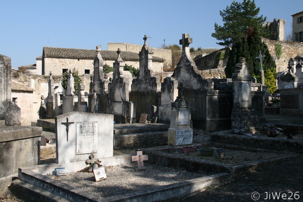 Le cimetière pris à un autre endroit