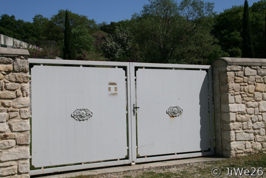 Le portail du cimetière