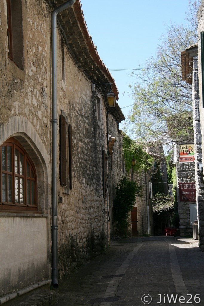 Une ruelle pittoresque du village