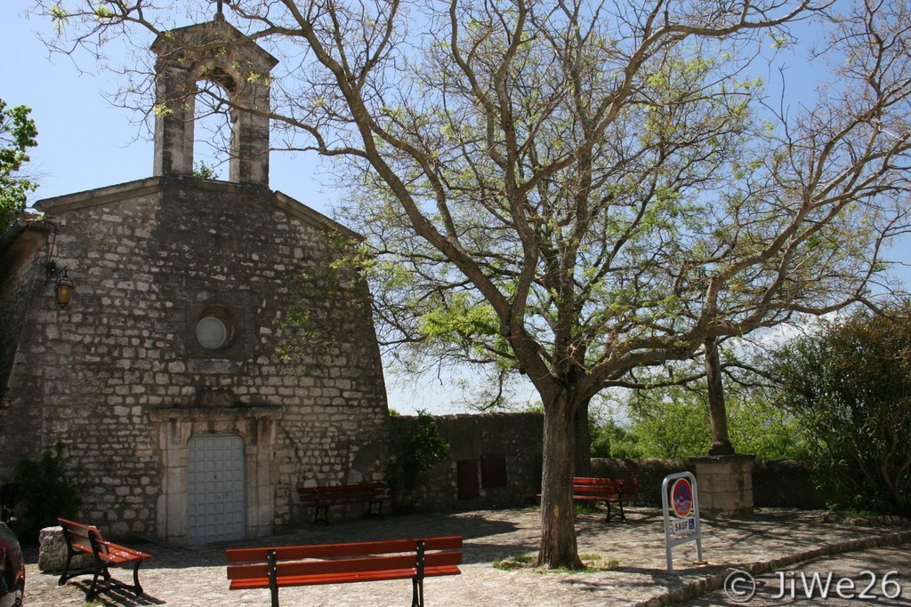 Place Saint-Michel, la Chapelle des Pénitents Blancs, édifiée en 1715 et restaurée en 1849