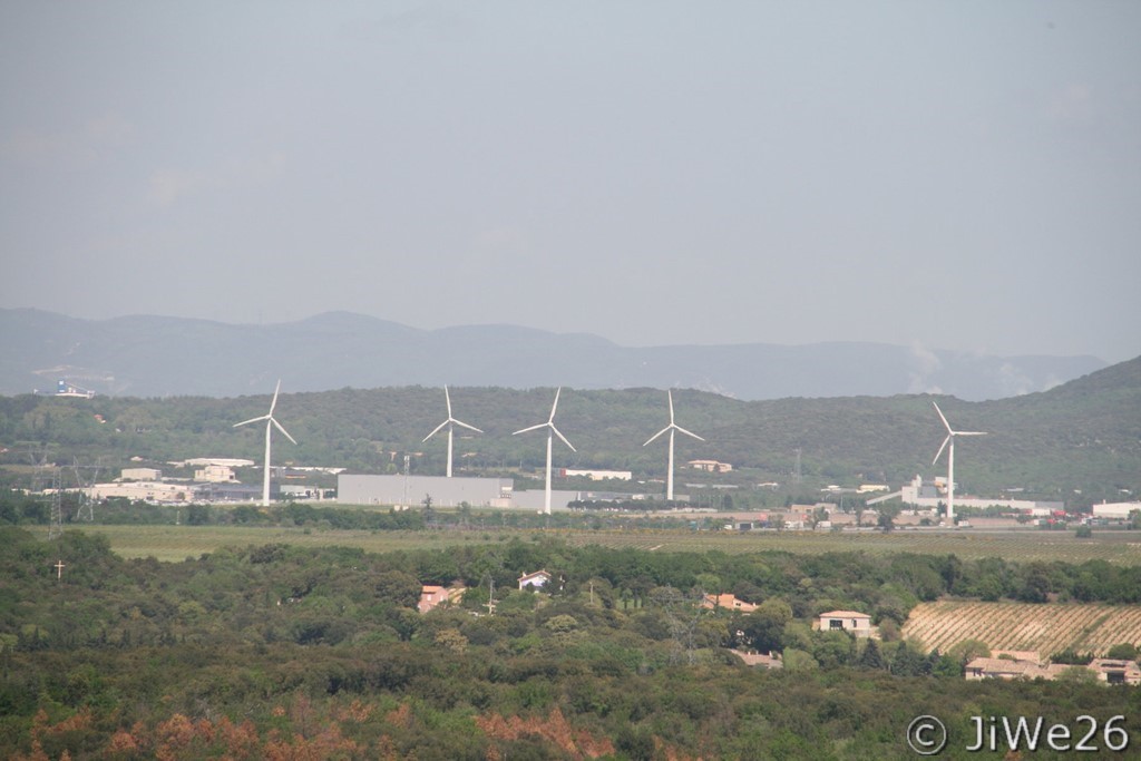 Vue sur le parc éolien de ​Les Granges-Gontardes