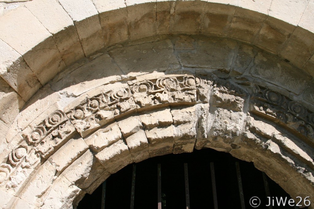 Détail de la frise de l'entrée