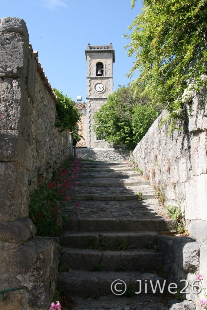 Montée du fort, passage dans le château-fort conduisant à l'église