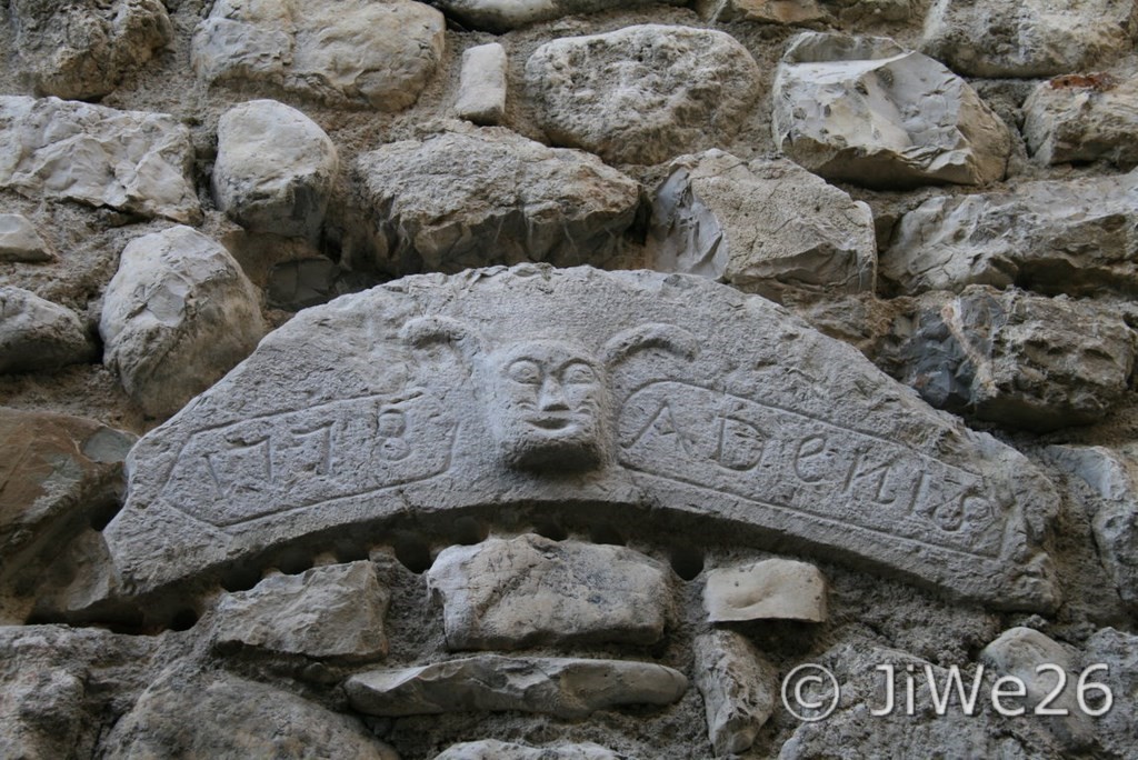 La calade des Cornards, qui n'est en fait que cette pierre gravée