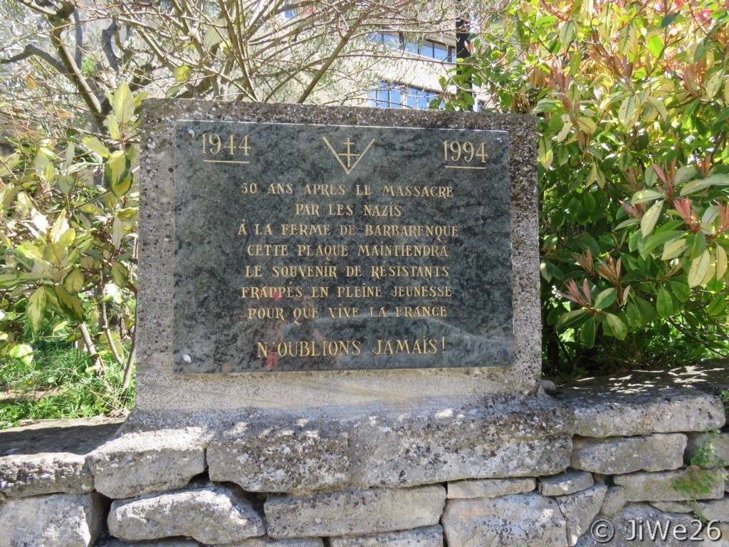 Plaque commémorative pour les 50 ans du massacre des résistants