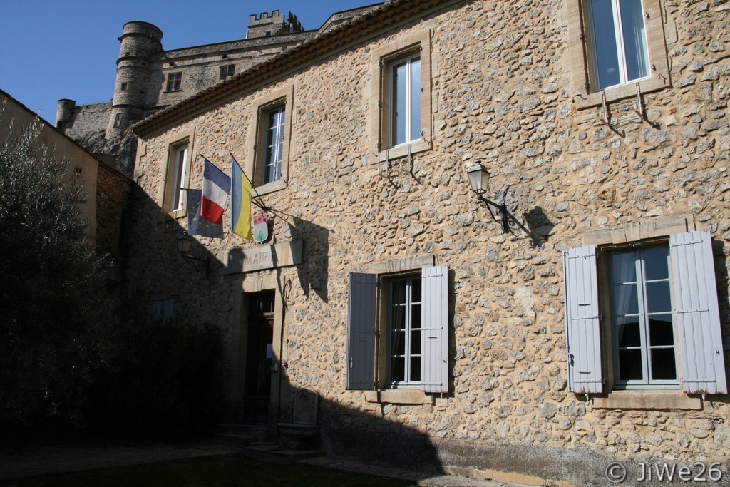 La mairie rue de la Barbière