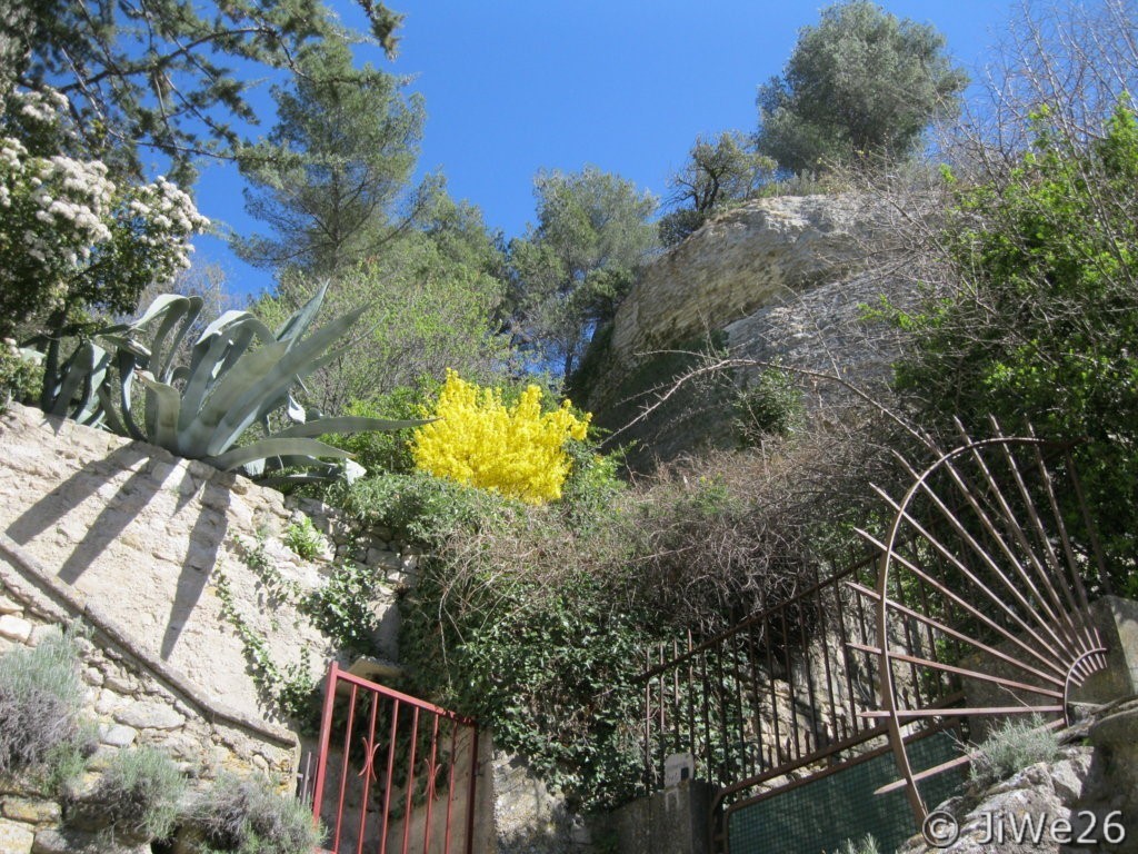 Vue à côté de la place Castel Loup