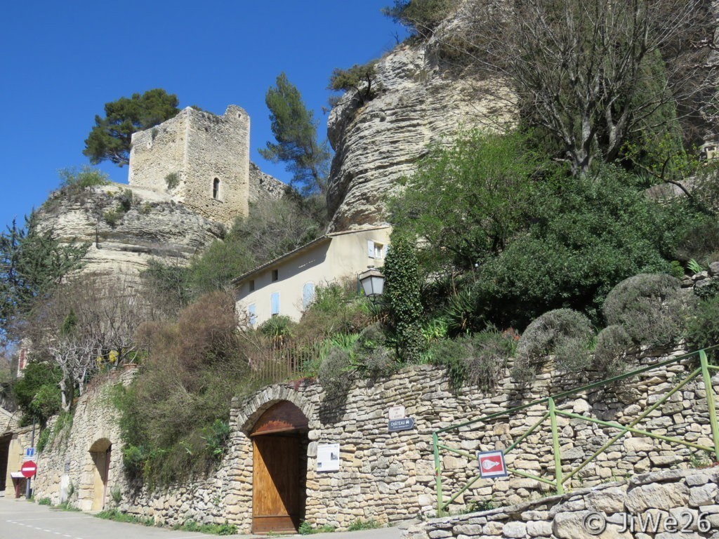 Partie du château restaurée en 2012 pour devenir une salle de conférences et un espace pour les expositions