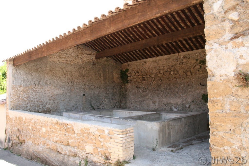 Le lavoir rue Saint-Roch 