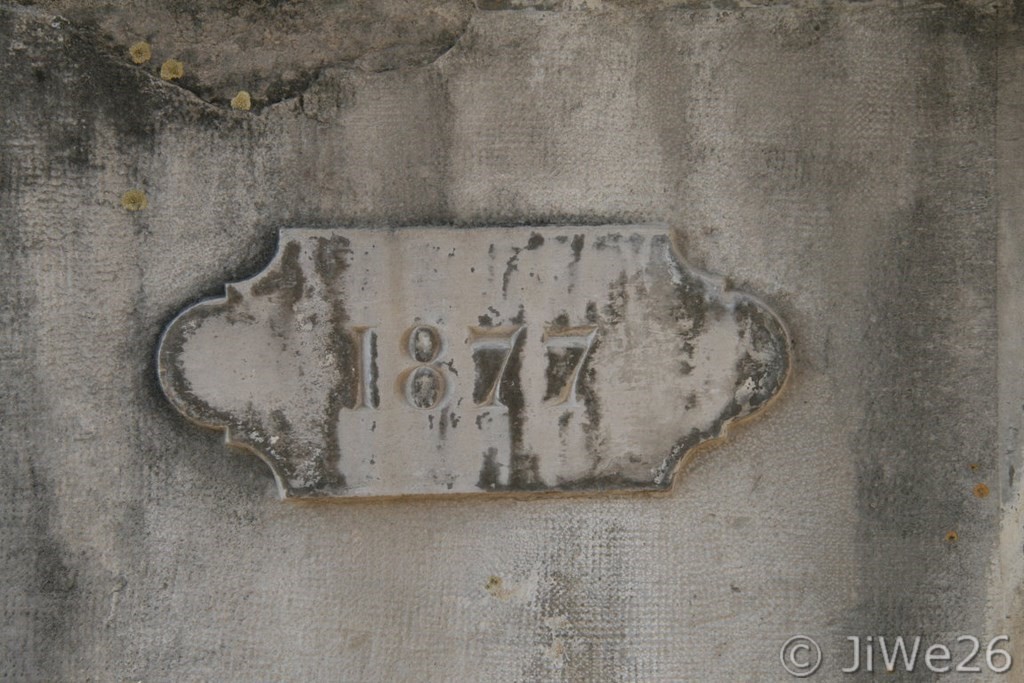 Détail de la fontaine place de la Bourgade