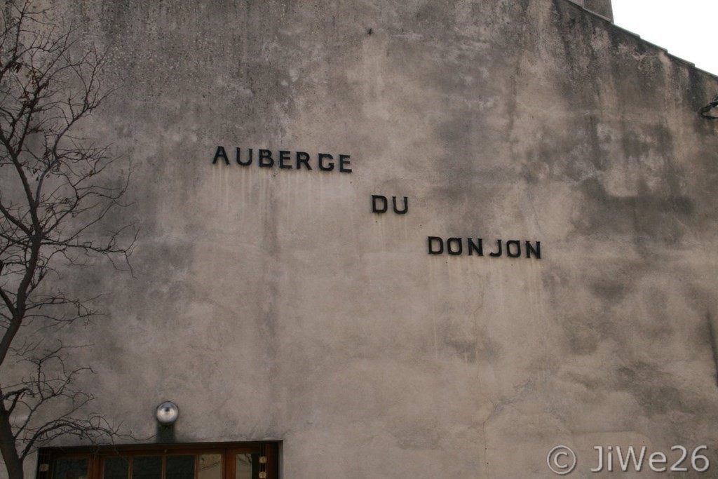Le Pègue_Le pignon de l'ancienne Auberge du Donjon