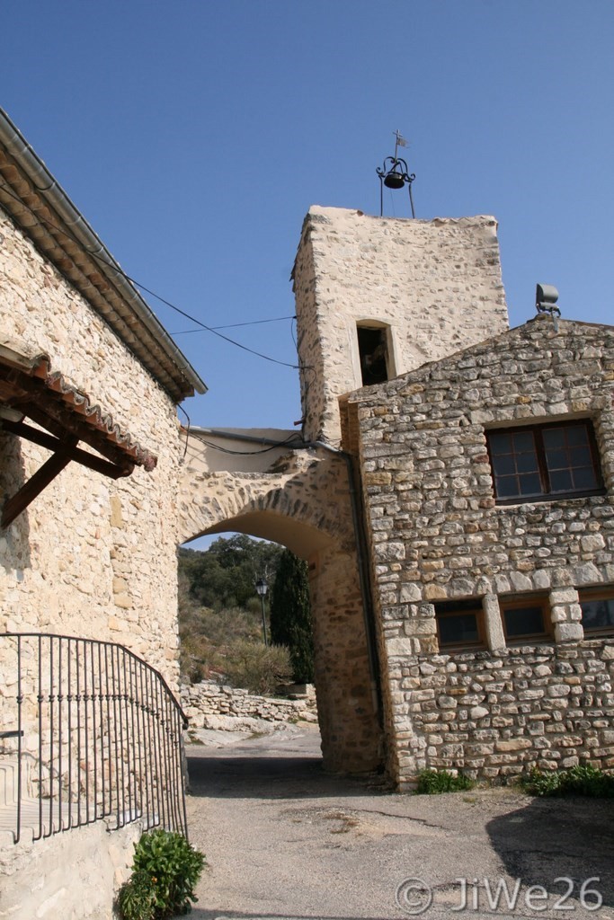 Le Pègue_Au détour d'une ruelle