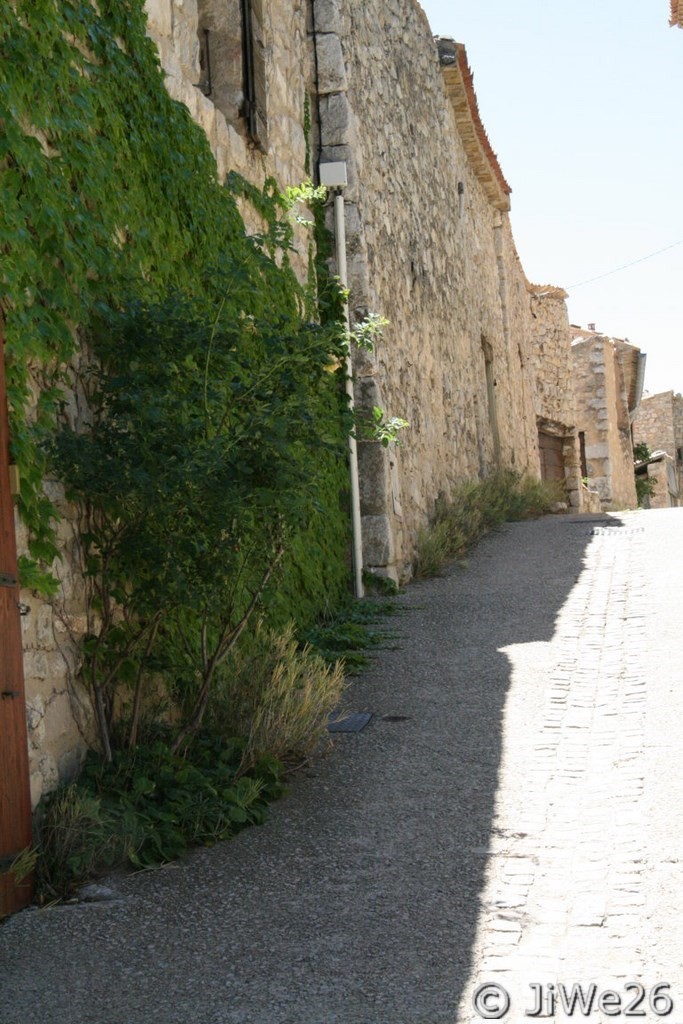 Dans ces jolies ruelles, nous avons rasé les murs car le soleil tapait fort !