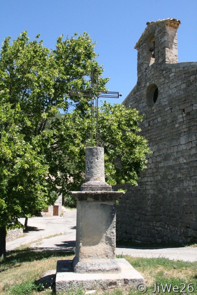 Ancienne croix à proximité de l'église